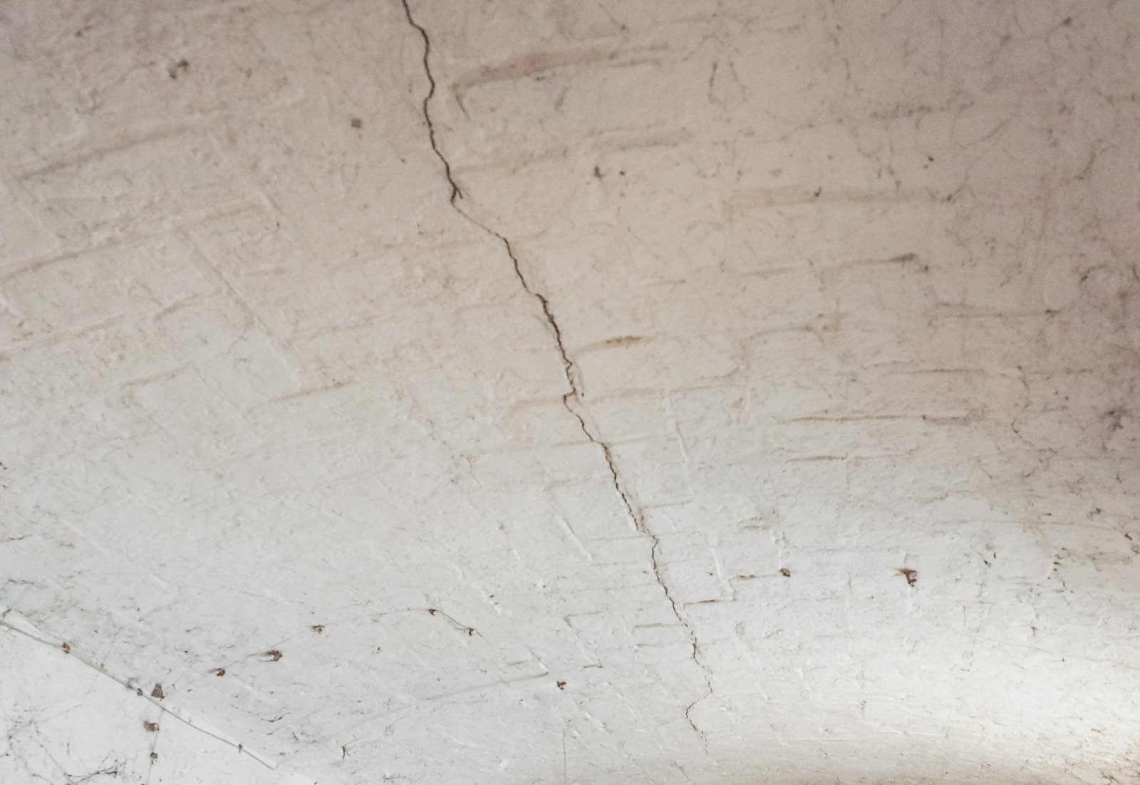 Cracks in Popcorn Ceilings